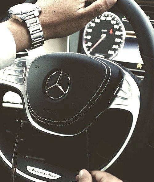 Mercedes-Benz S 550 AMG line (Instagram @modernambition)