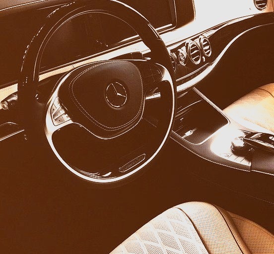 Mercedes-Maybach S 600 (Instagram @santanya)